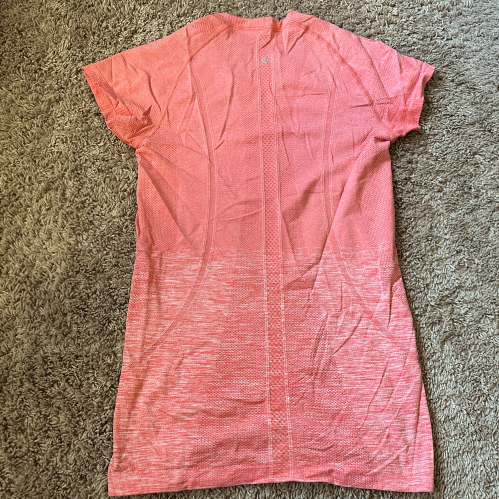 Lululemon swiftly tech short sleeve tee, size 6
